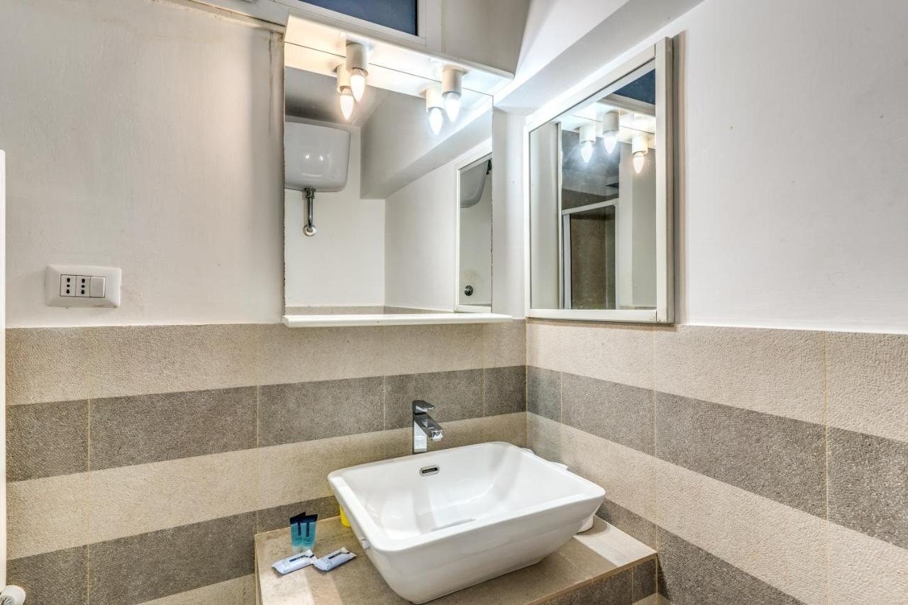 Lovely Spacious Apartment Near The Colosseum Roma Eksteriør bilde